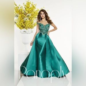 Beautiful green Panoply ballgown size 10